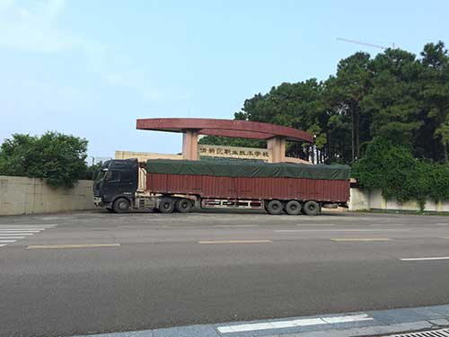  欣方圳仿大理石垃圾桶廠家為清遠高校送貨上門。