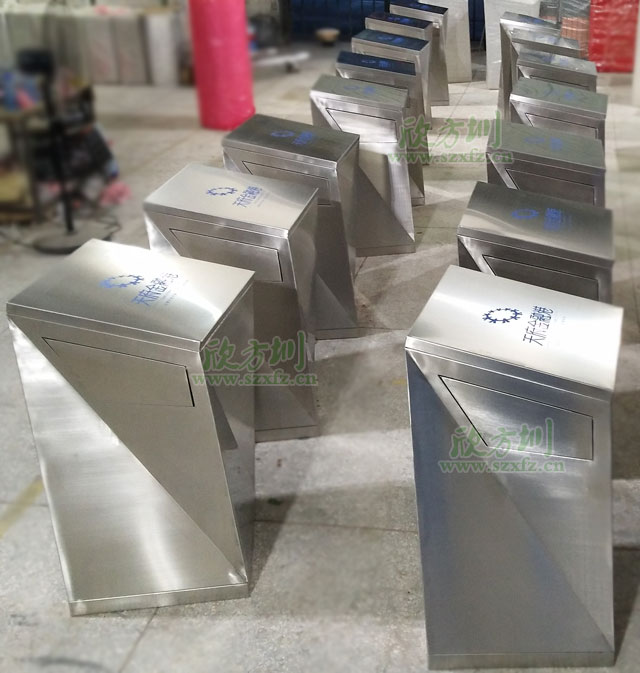 不銹鋼創意造型垃圾桶遠銷四川金融港樓盤