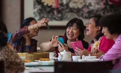 書報(bào)亭、早餐車，甚至垃圾桶都有二維碼“身份證”了。